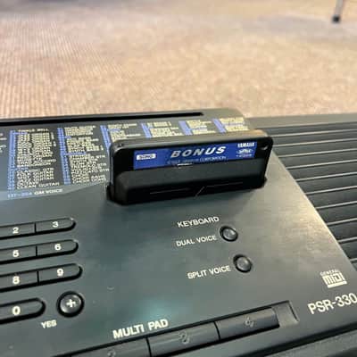 Yamaha PSR-330 61-Key Music Workstation Keyboard image 10