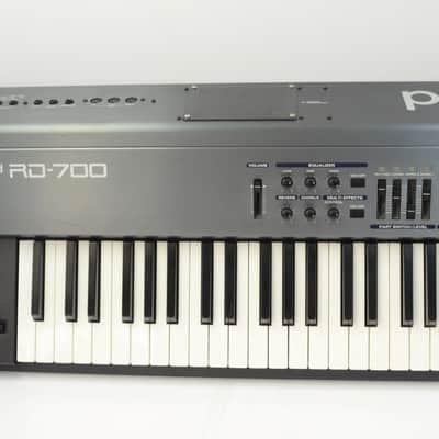 Roland RD-700 88-Key Digital Piano  w/ Gig Bag RD700 image 7
