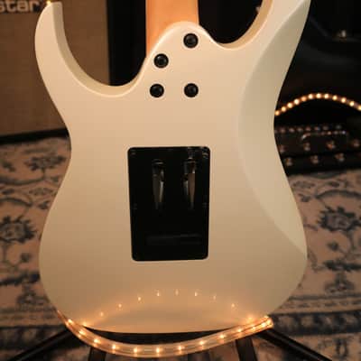 Ibanez GRG150DX-WH Gio with Rosewood Fretboard 2021 - Present - White image 12