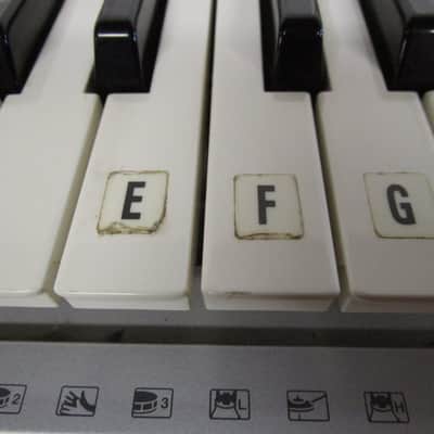 Yamaha Portable Grand DGX-205 Electronic Piano image 10