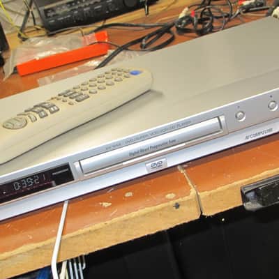 JVC XV-N44 CD and DVD Player w PCM Optical and Co-ax Outputs image 1
