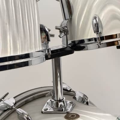 Gretsch 18/12/12/14/5.5x14" 60's Round Badge Bop Drum Set - White Satin Flame image 7