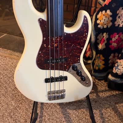 1994 Fender Jazz Bass F/L (Fretless) - White image 3