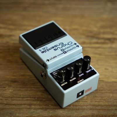 BOSS CE-5 Stereo Chorus Ensemble Pedal image 3