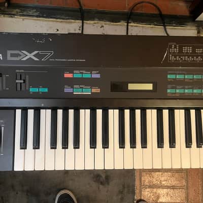 Yamaha E Gray Matter DX7 1983 - Metal