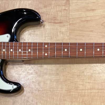 Fender Vintera '60s Stratocaster Electric Guitar 2021 3-Color Sunburst image 2