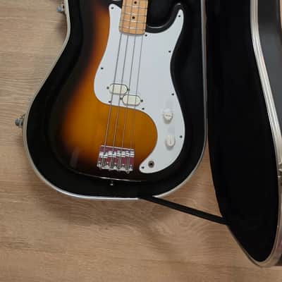 Squier Bullet Bass B-34 1983 - 3-Color Sunburst image 2