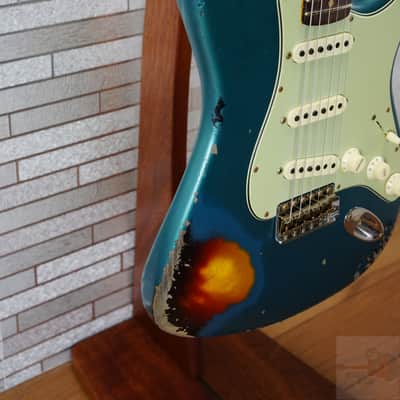 Fender Custom Shop 2025 61' Stratocaster Heavy Relic - Aged Ocean Turqouise over 3-Color Sunburst image 8