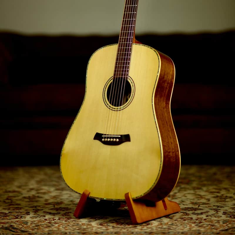 Baton Rouge Dreadnought Natural Highgloss