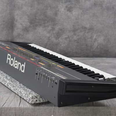 Roland JUNO-106 Programmable Polyphonic Synthesizer in Very Good condition image 13