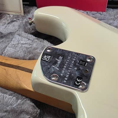 Fender American Professional II Stratocaster 2021 BRAND NEW Olympic White CASE QUEEN TIME CAPSULE UNPLAYED USA Strat Electric Guitar image 11