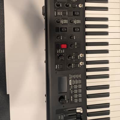 Yamaha YC61 61-Key Stage Keyboard 2018 - Present - Black image 4