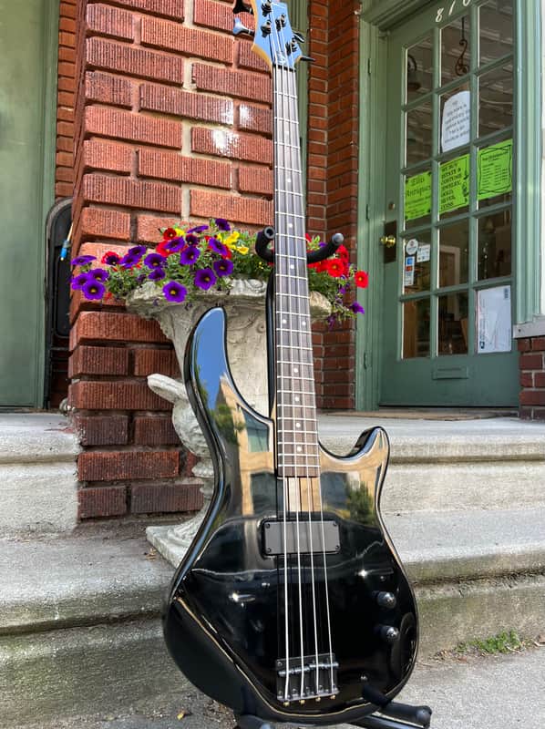 Dean Edge 09 4-String Bass w/ Gig Bag (Excellent Condition, 2013, Classic Black) image 1