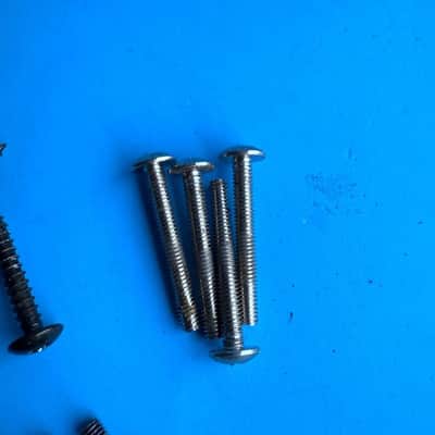 Fender G-DEC Junior Guitar Amplifier Replacement Part: Random Cabinet Screws image 3