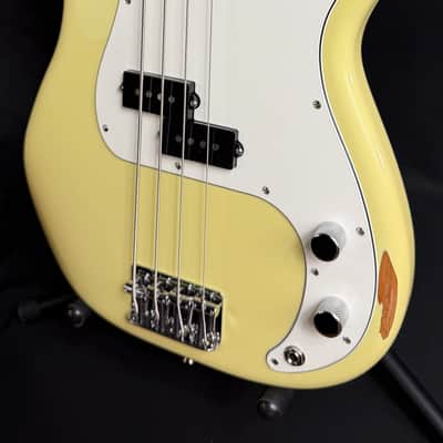 Fender Player II Precision Bass 4-String Bass Guitar Hialeah Yellow Finish image 4