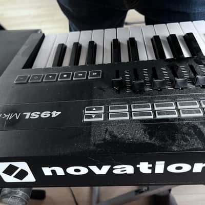 Novation ReMOTE 49 SL MKIII MIDI Controller 2018 - Present - Black image 2