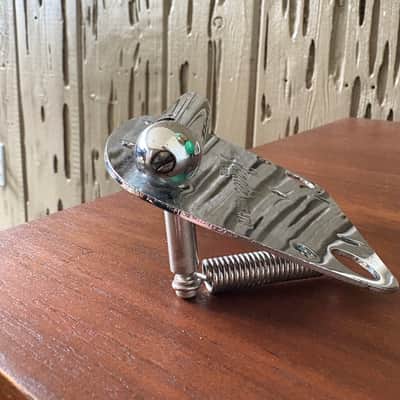 Fender Vintage Mustang Dynamic Vibrato "PAT. PEND." 1965 - chrome image 3