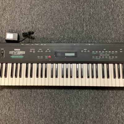 Yamaha  SY35 Dynamic Vector Synthesizer with one bad key