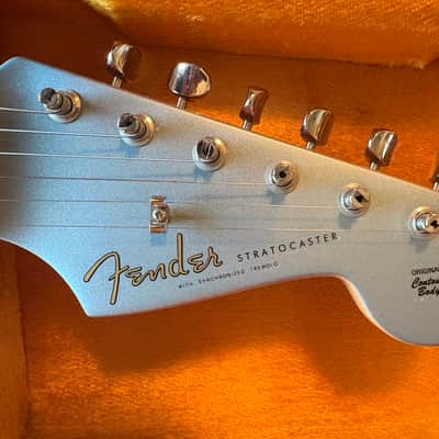 Fender 2005 FSR American Deluxe '62 Stratocaster Reissue Ice Blue Metallic with Matching Headstock image 11