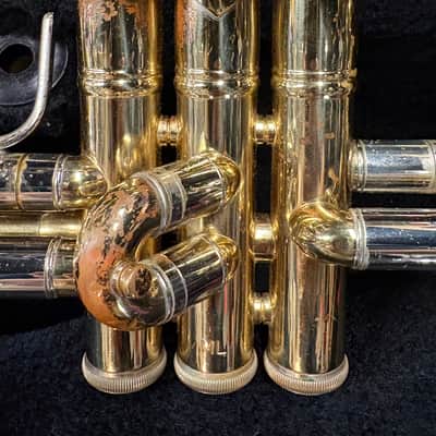 Bach Stradivarius Trumpet Model 37, Brass Finish image 3