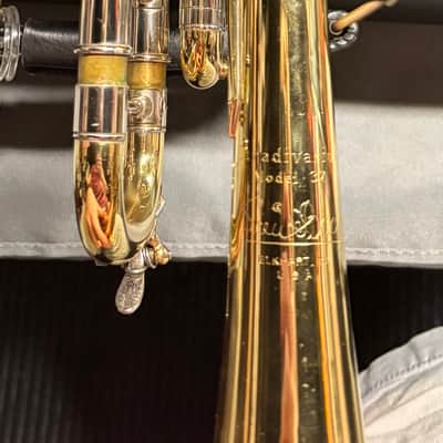 Bach Stradivarius Trumpet Model 37, Brass Finish image 6