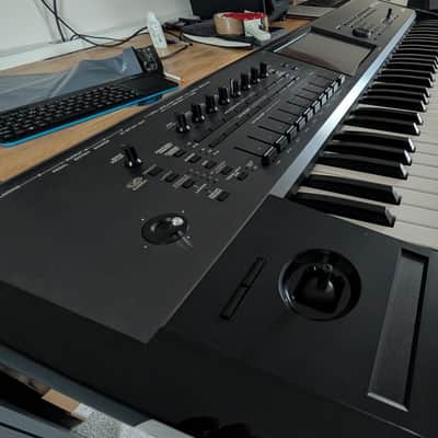 Korg Kronos 61 2010s - Black image 2