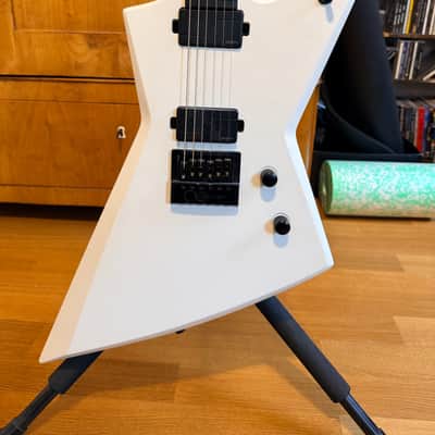 Solar Guitars E1.6ET - White Explorer with EverTune & Fishman Fluence - 2018 White Matte Bild 2