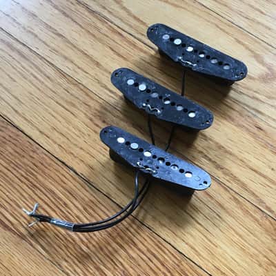 3 Vintage Fender Strat Pickups Set Squier? Black Plastic Bobbin Staggered Poles image 9