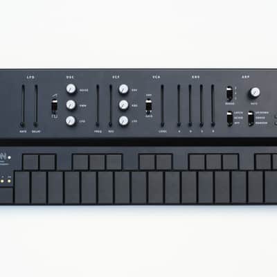 Vongon Replay 28-Key Digital Synthesizer - Black