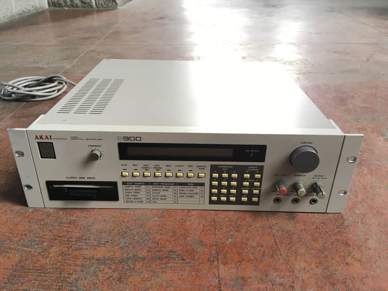 Akai S900 MIDI Digital Sampler 1986 - White image 1