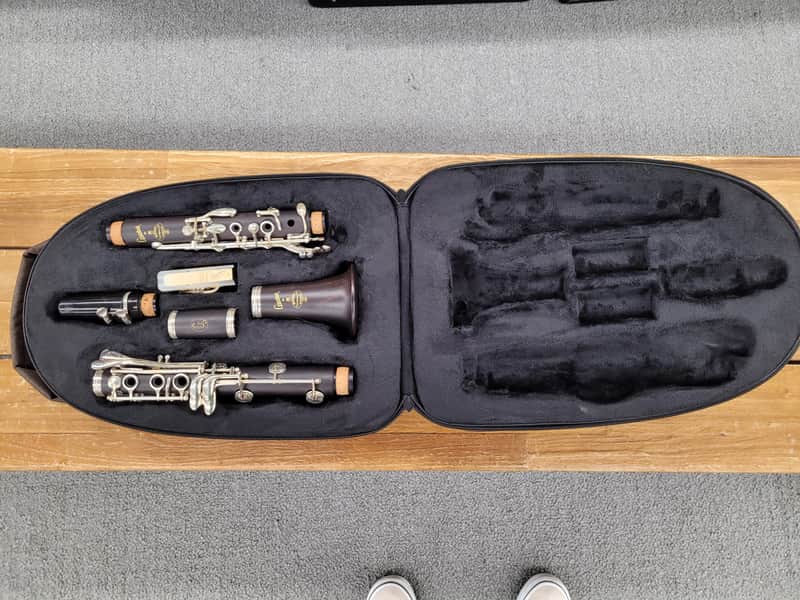 Giardinelli by Buffet GCL5GS Clarinet with Case - Grenadilla Wood