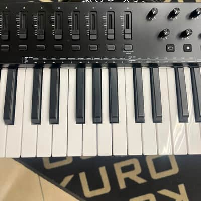M-Audio Oxygen 49 MKV MIDI Keyboard Controller 2021 - Present - Black image 3