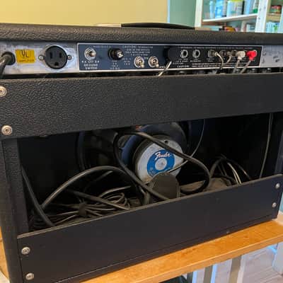 Fender Deluxe Reverb 2-Channel 22-Watt 1x12" Guitar Combo 1970 - 1977 - Silverface image 2