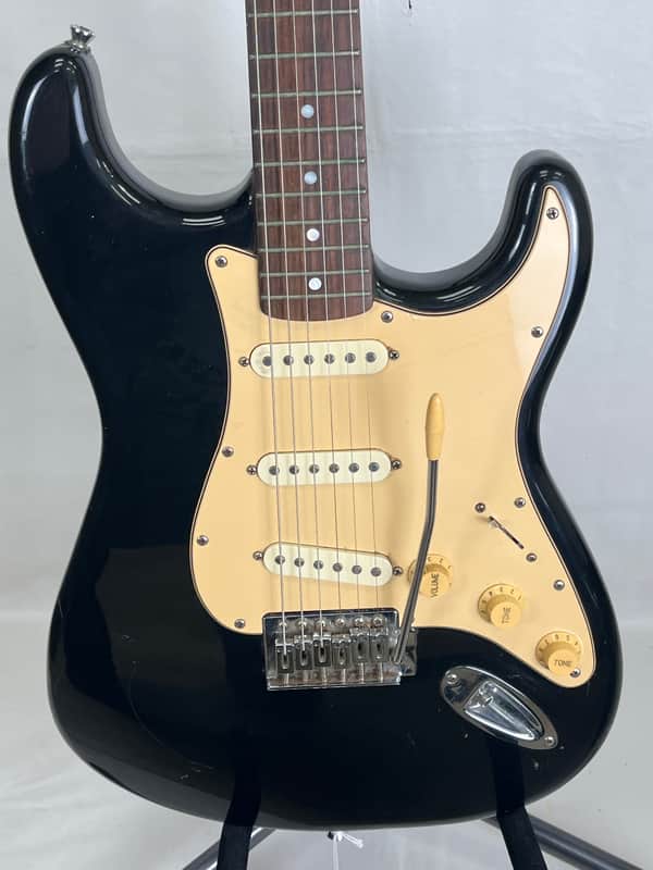 「ジャンク」 squier standard strat Squier Standard Stratocaster 2001 - 2018 | Reverb