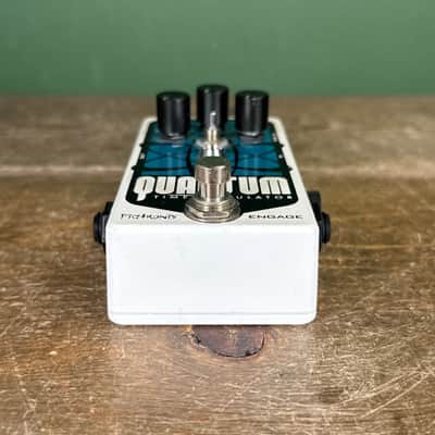 Pigtronix Quantum Time Modulator 2013 White image 6