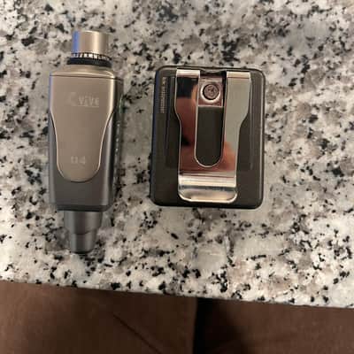 Xvive U4 Wireless In-Ear Monitor System 2019 - 2020 - Black image 4