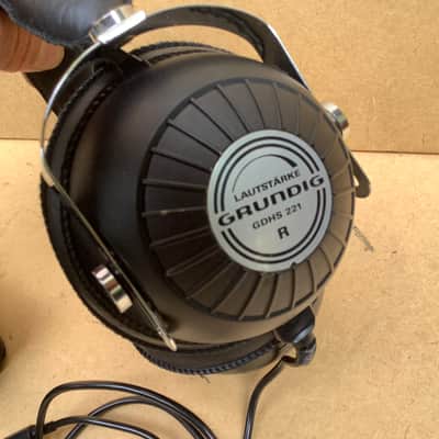 Grundig GDHS 221 vintage Headphones / super cool funky design / with original case image 5