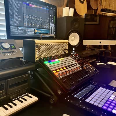 Soundrise Pedal Stand Audio Interface Foam Desk Angle Riser image 3