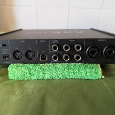 IK Multimedia AXE I/O USB Audio Interface 2019 - Present - Black image 3