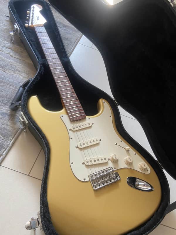 Fender Vintage Player Stratocaster 2001-2002 - Aztec Gold image 1