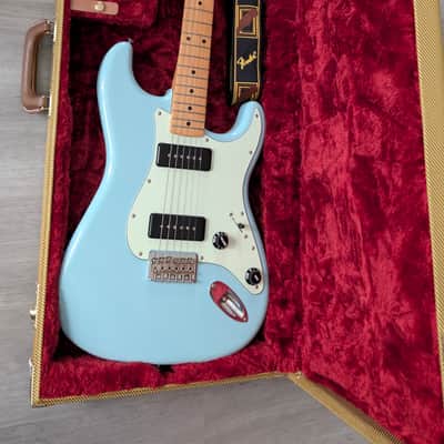 Fender Noventa Stratocaster 2021 - 2023 - Daphne Blue hardshell case image 2