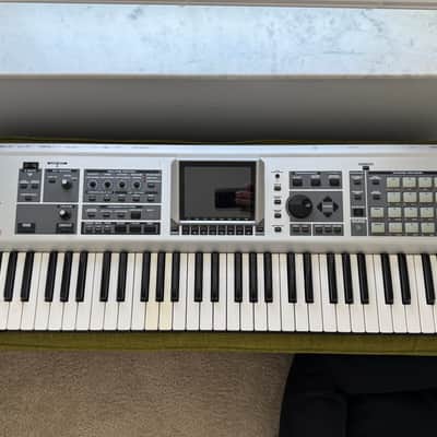 Roland Fantom-X6 61-Key Workstation Keyboard 2004 - 2008 - Silver
