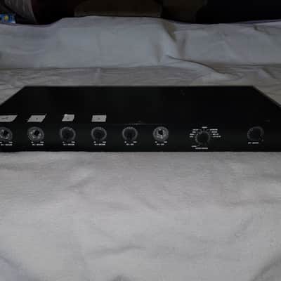 AKG DMM 4/2/2 Processor Controlled Automatic Microphone Mixer image 2