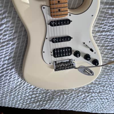 Fender American Professional II Stratocaster HSS with Maple Fretboard 2020 - Present - Olympic White image 2