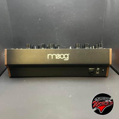 Moog   D Fam image 4