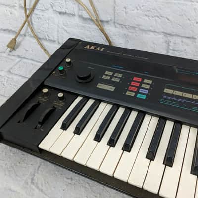 Vintage 1980s Akai AX80 8 Voice Analog Synthesizer Keyboard - Parts/Project Synth image 2