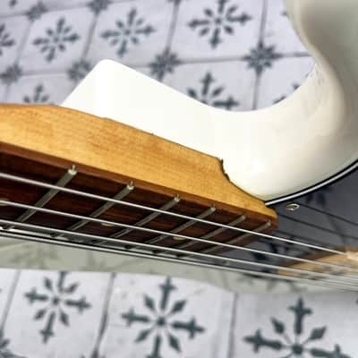Fender Player Precision Bass with Pau Ferro Fretboard • Polar White • 2020 • 8.44 lb image 16
