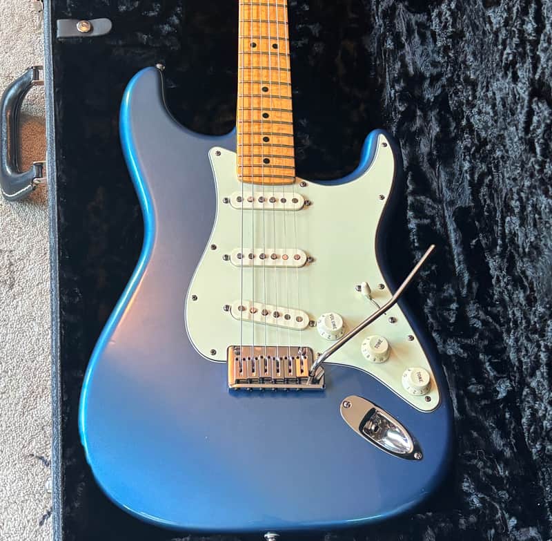 Fender Custom Shop Custom Deluxe Stratocaster 2009 Lake Placid Blue image 1