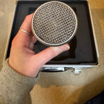 sE Electronics sE2200 Large Diaphragm Cardioid Condenser Microphone 2009 - 2012 - Silver image 4