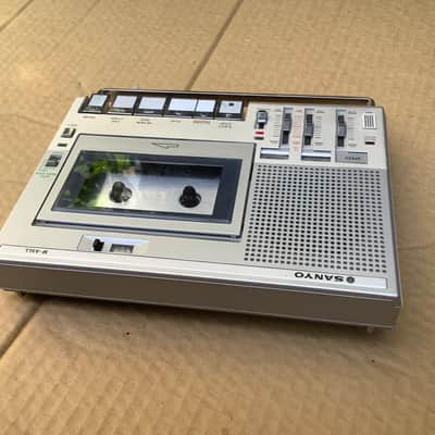 Sanyo Sanyo M-A5LL Portable cassette tape player recorder with pitch speed control and build in speaker Japan vintage image 5